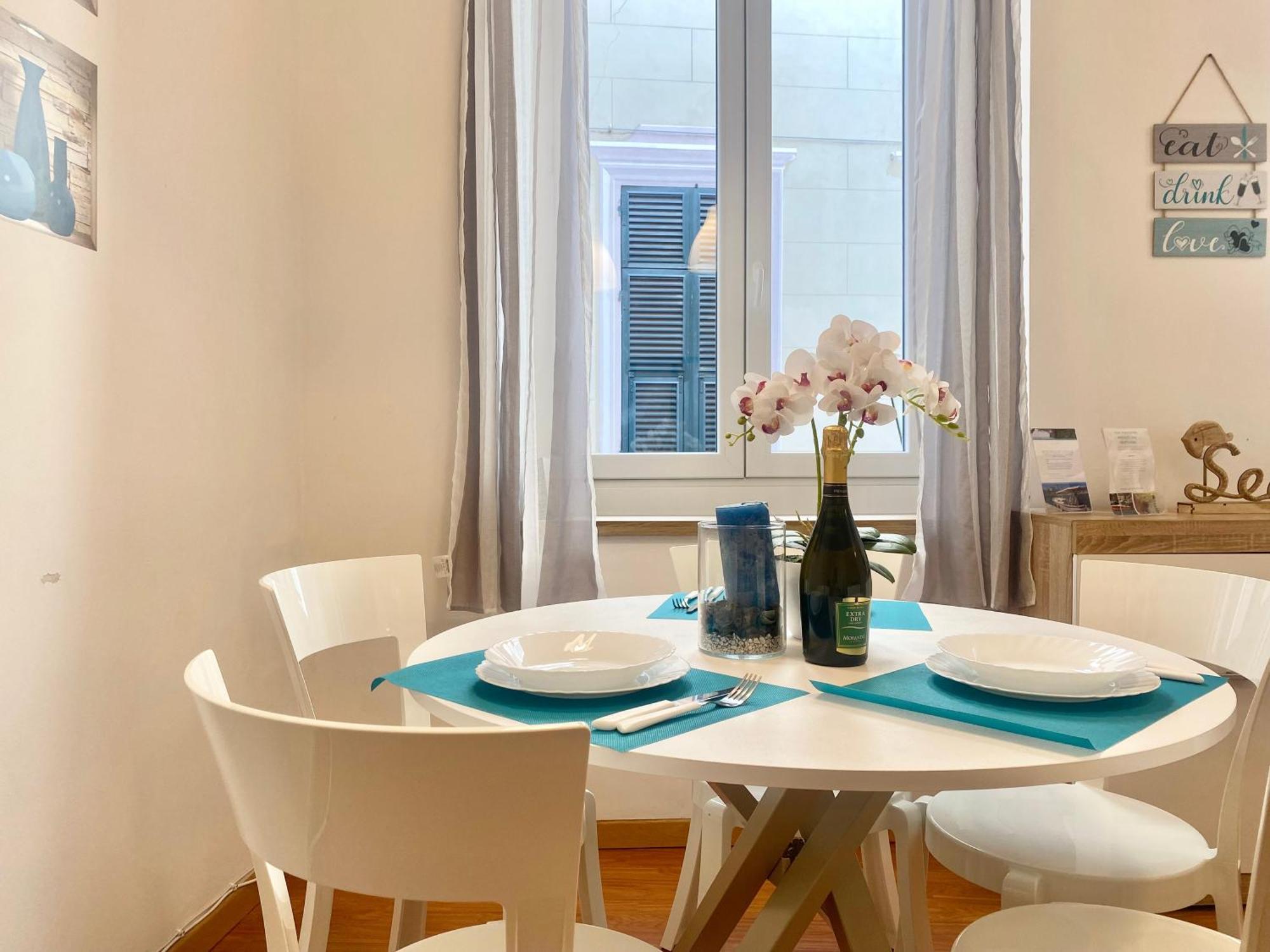 Mazzini 12, Elegant Central Apartment With Free Private Garage 800 M, Air Conditioning, Wi-Fi, Just 100 M From The Public Beach Rapallo Exterior photo