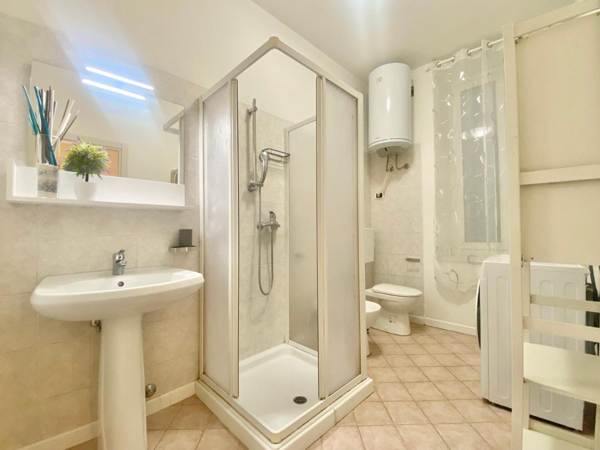 Mazzini 12, Elegant Central Apartment With Free Private Garage 800 M, Air Conditioning, Wi-Fi, Just 100 M From The Public Beach Rapallo Exterior photo